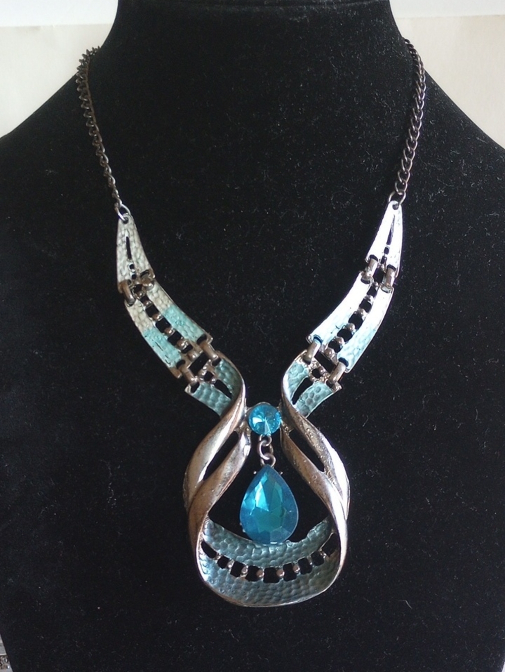 Modernist Design Green Crystal  17" LONG X 3" Wide Necklace.